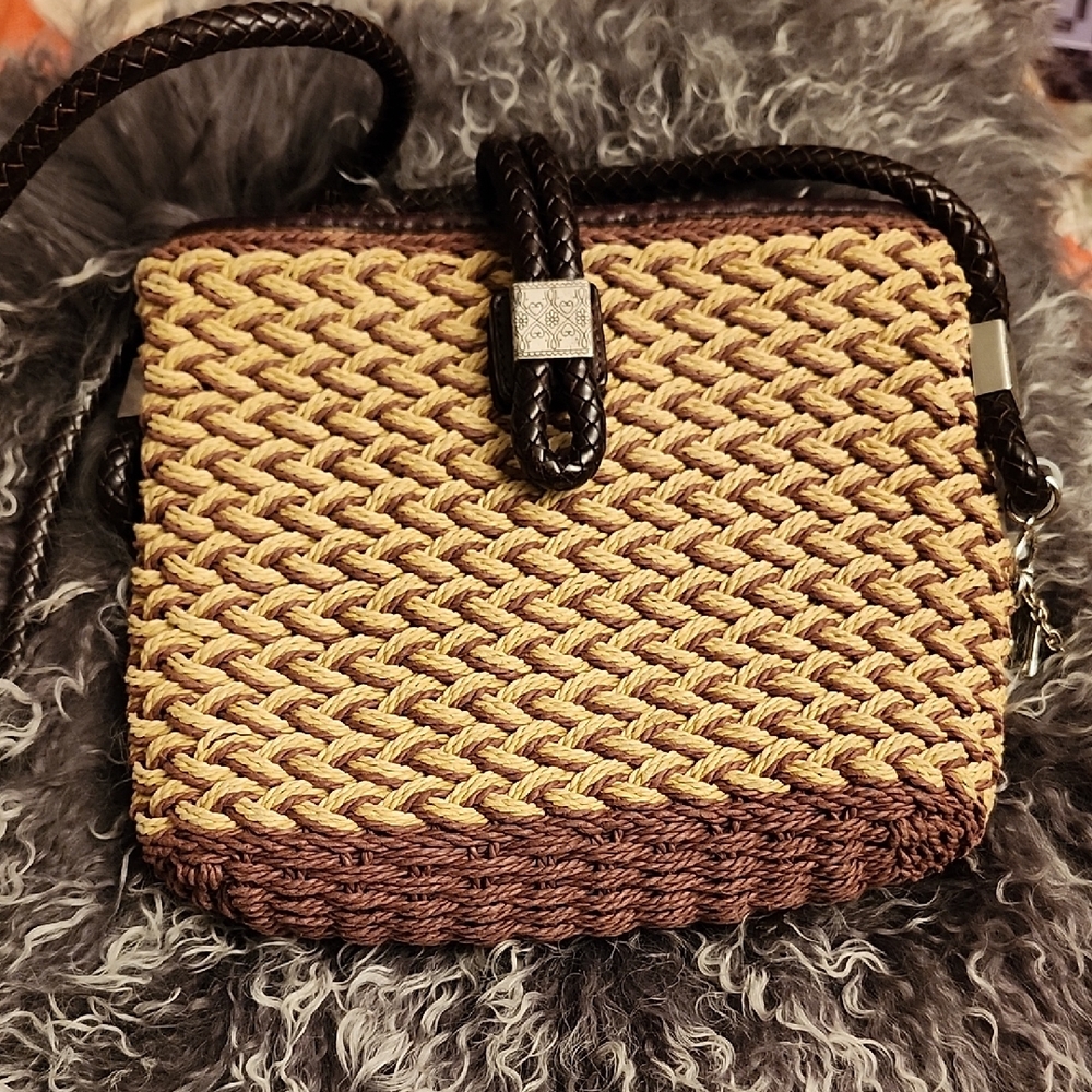 Elegant Woven Crossbody Bag in Brown
